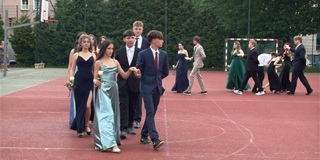 Powiększ grafikę: bal-osmoklasisty-702960.jpg