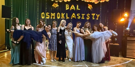 Powiększ grafikę: bal-osmoklasisty-702965.jpg