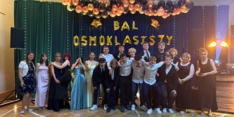 Powiększ grafikę: bal-osmoklasisty-702968.jpg