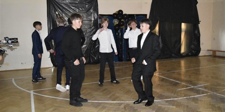 Powiększ grafikę: bal-osmoklasisty-702982.jpg