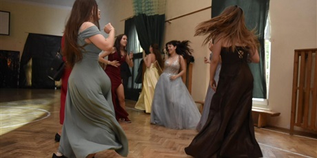 Powiększ grafikę: bal-osmoklasisty-702990.jpg