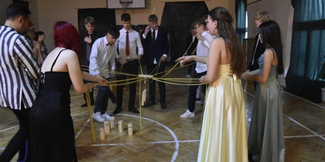 Powiększ grafikę: bal-osmoklasisty-702992.jpg