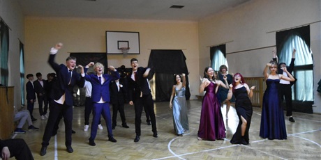 Powiększ grafikę: bal-osmoklasisty-702995.jpg