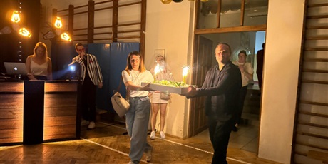 Powiększ grafikę: bal-osmoklasisty-702999.jpg
