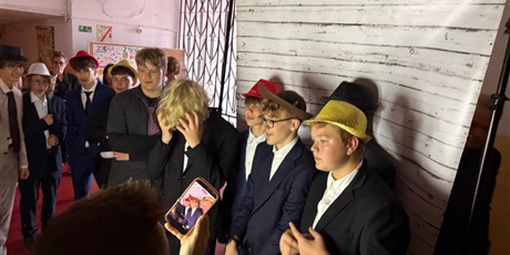 Powiększ grafikę: bal-osmoklasisty-703013.jpg