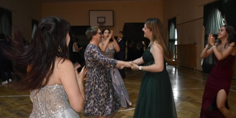 Powiększ grafikę: bal-osmoklasisty-703018.jpg