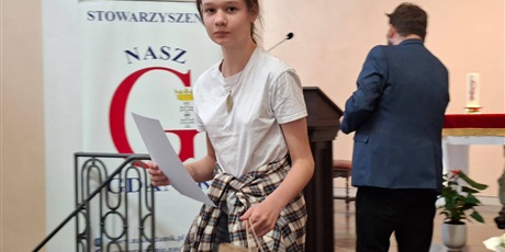 Powiększ grafikę: Laureatka konkursu odebrała nagrodę