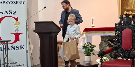 Powiększ grafikę: Laureat konkursu odebrał nagrodę