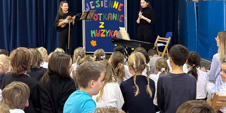 Powiększ grafikę: jesienne-spotkanie-z-muzyka-715220.jpg