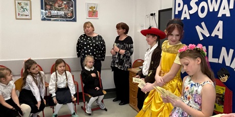 Powiększ grafikę: PASOWANIE NA CZYTELNIKA