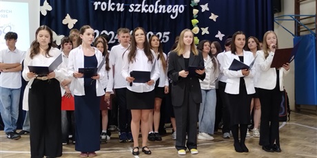 Powiększ grafikę: pozegnanie-klas-8-629864.jpg