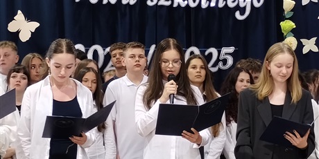 Powiększ grafikę: pozegnanie-klas-8-629868.jpg