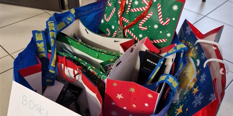 Powiększ grafikę: swiateczna-paczka-dla-seniorek-i-seniorow-666516.jpg