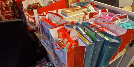 ŚWIĄTECZNA PACZKA DLA SENIOREK I SENIORÓW