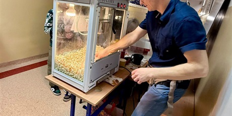 Powiększ grafikę: ŚWIĄTECZNY FESTYN RODZINNY