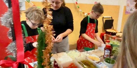 Powiększ grafikę: ŚWIĄTECZNY FESTYN RODZINNY