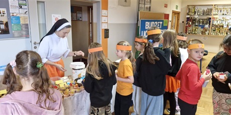 Powiększ grafikę: tumbo-pomaga-657039.jpg