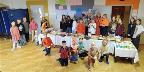 Powiększ grafikę: tumbo-pomaga-657056.jpg