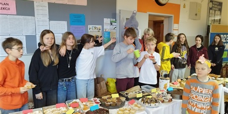 Powiększ grafikę: tumbo-pomaga-657061.jpg