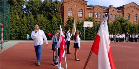 Powiększ grafikę: UROCZYSTE ROZPOCZĘCIE ROKU SZKOLNEGO 2025/2026
