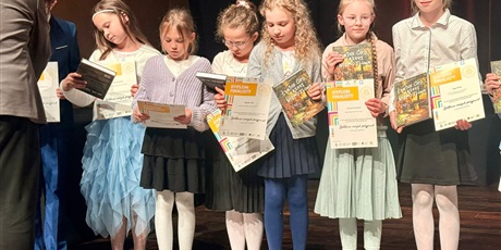 Powiększ grafikę: wielki-maraton-czytelniczy-laureaci-702386.jpg