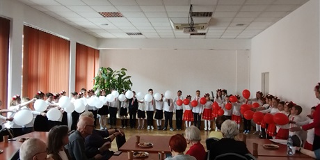 Powiększ grafikę: Z WIZYTĄ U SENIORÓW