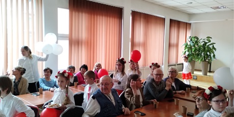 Powiększ grafikę: Z WIZYTĄ U SENIORÓW